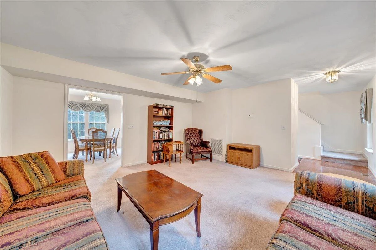 1569 Read Mountain RD - Photo 18