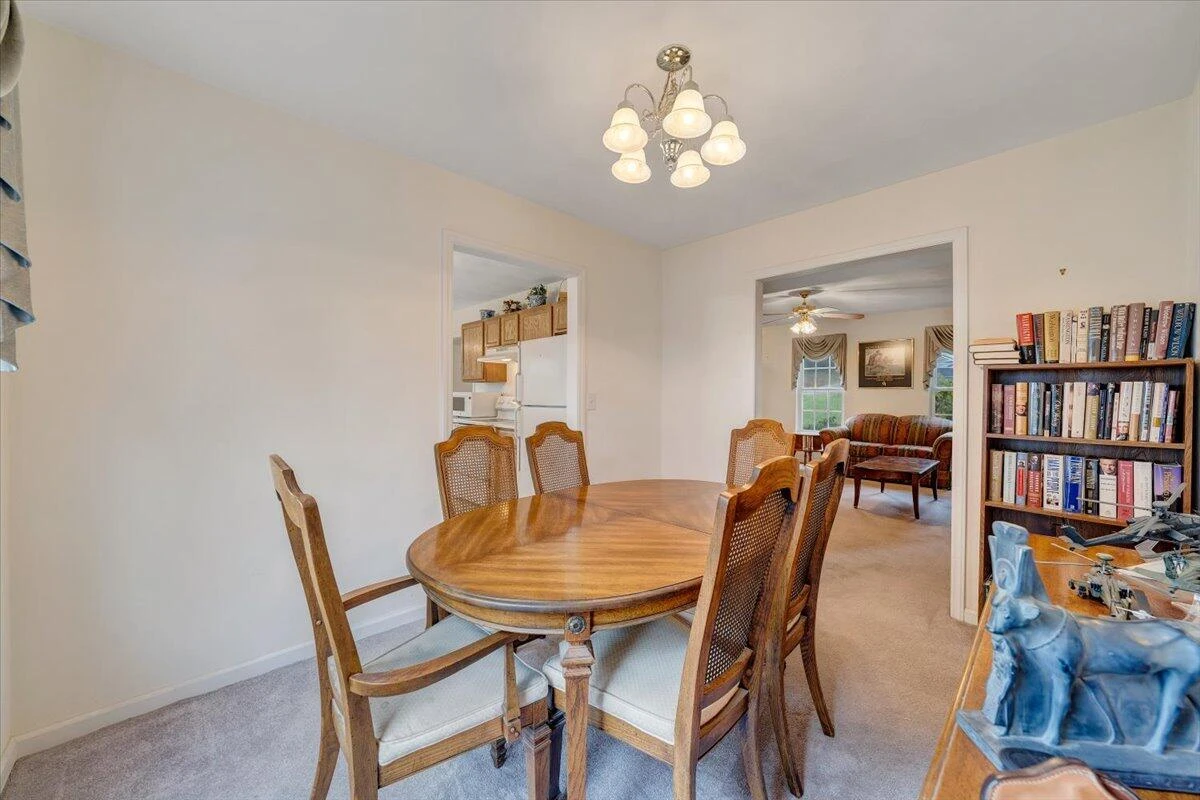 1569 Read Mountain RD - Photo 22