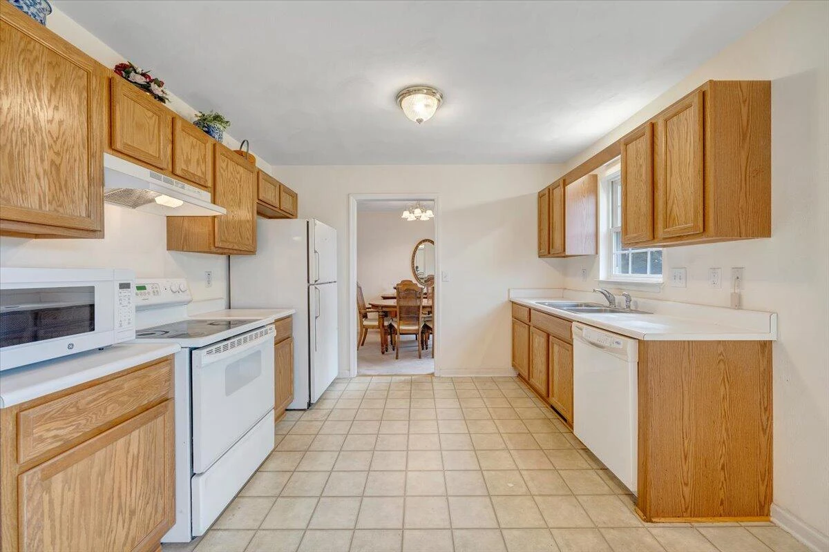 1569 Read Mountain RD - Photo 26