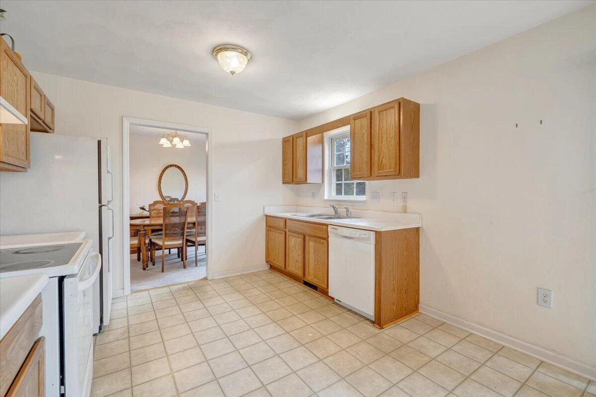 1569 Read Mountain RD - Photo 27