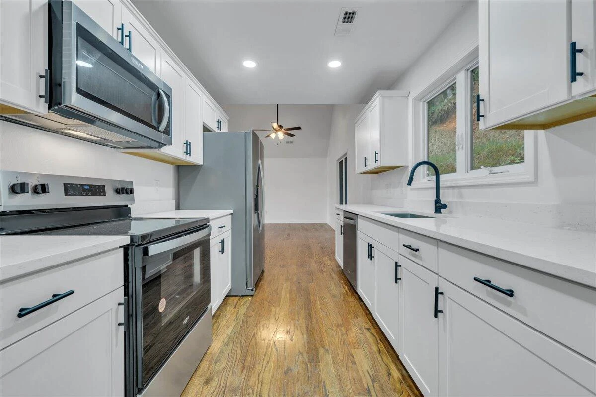 5613 Midway DR - Photo 9