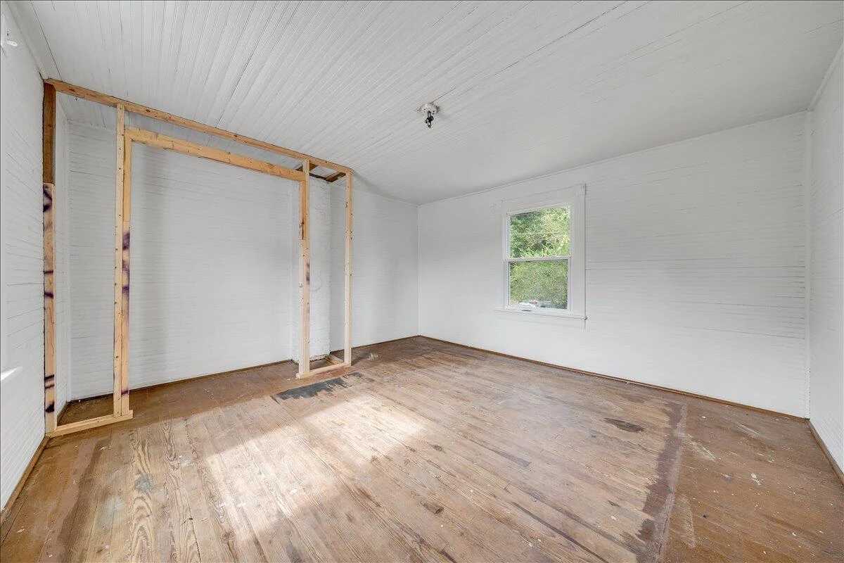 104 Claytor RD - Photo 12