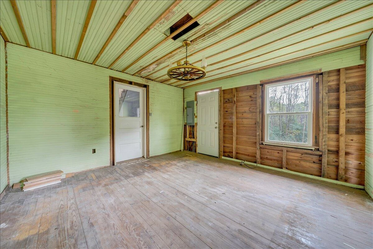 104 Claytor RD - Photo 3