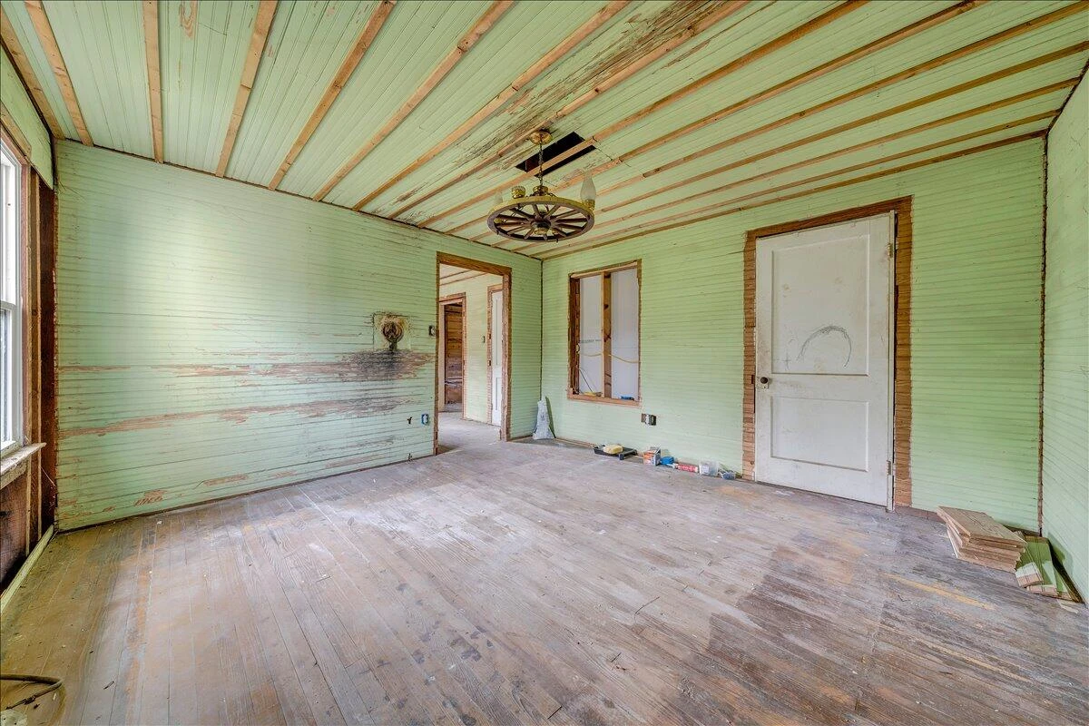104 Claytor RD - Photo 4