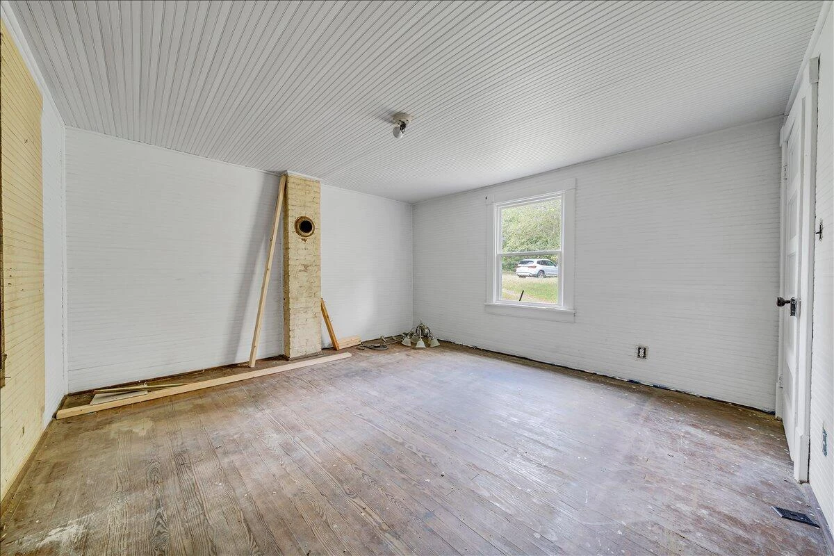 104 Claytor RD - Photo 7