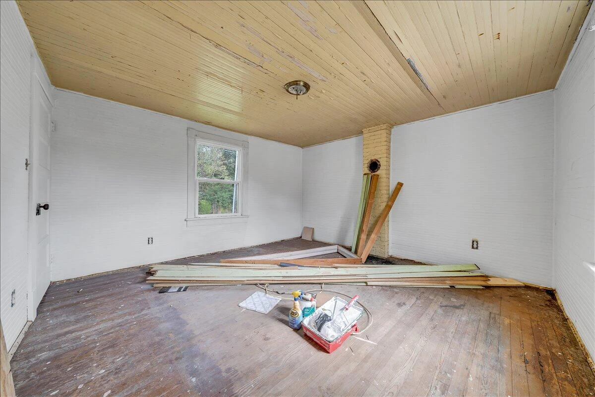 104 Claytor RD - Photo 8