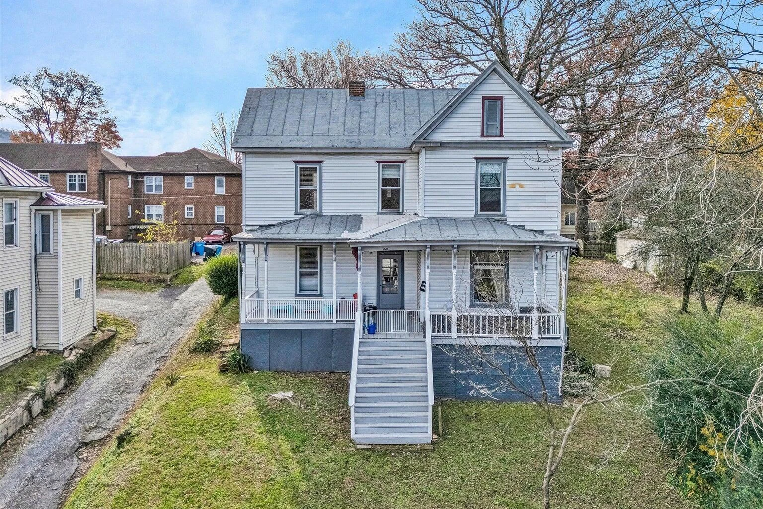 360 Mountain AVE