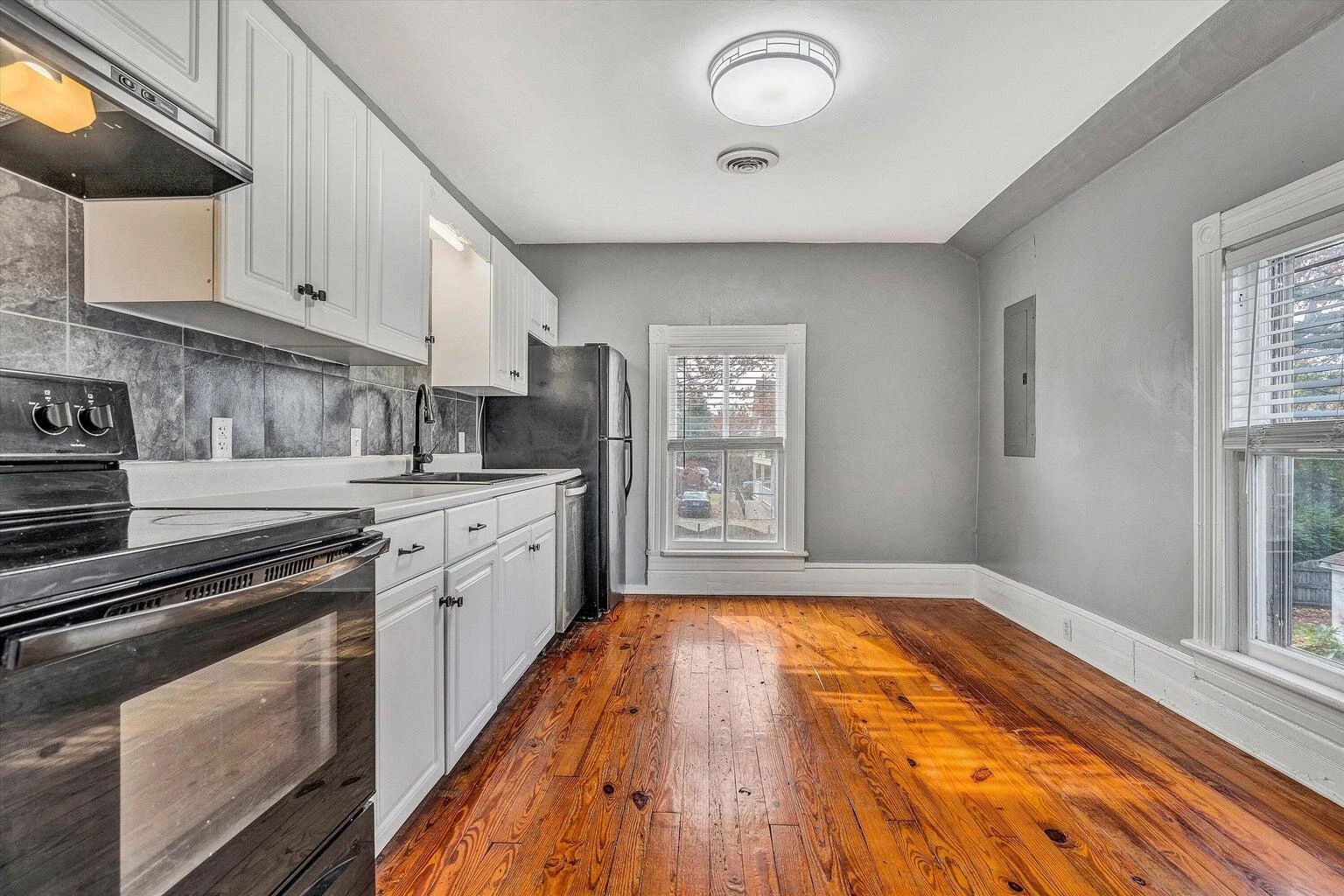 360 Mountain AVE - Photo 6