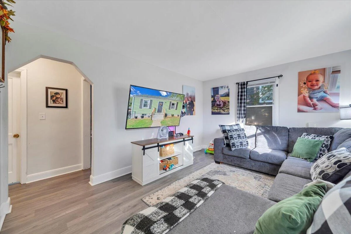 3927 Michigan AVE - Photo 2