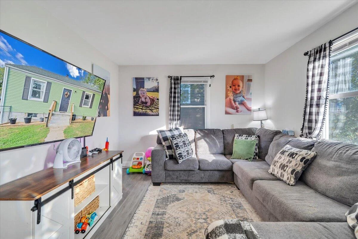 3927 Michigan AVE - Photo 3