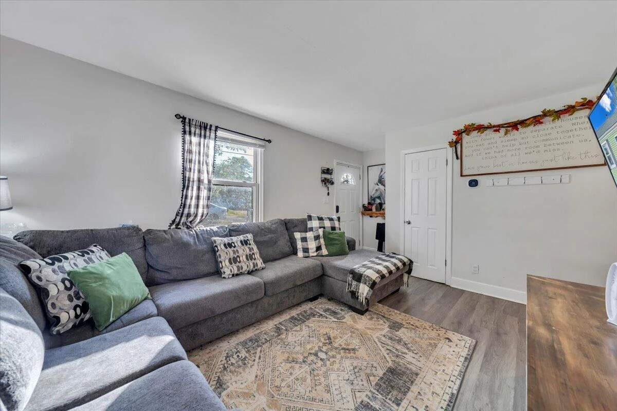 3927 Michigan AVE - Photo 5
