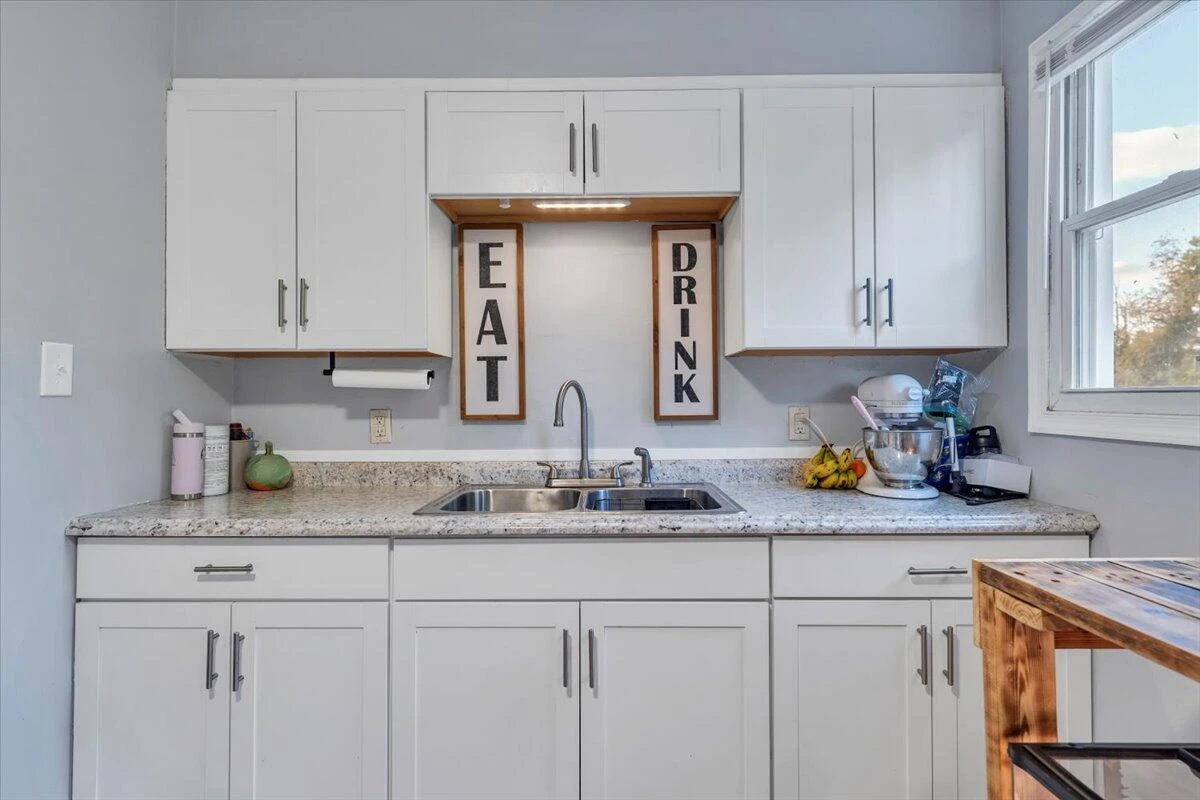 3927 Michigan AVE - Photo 8