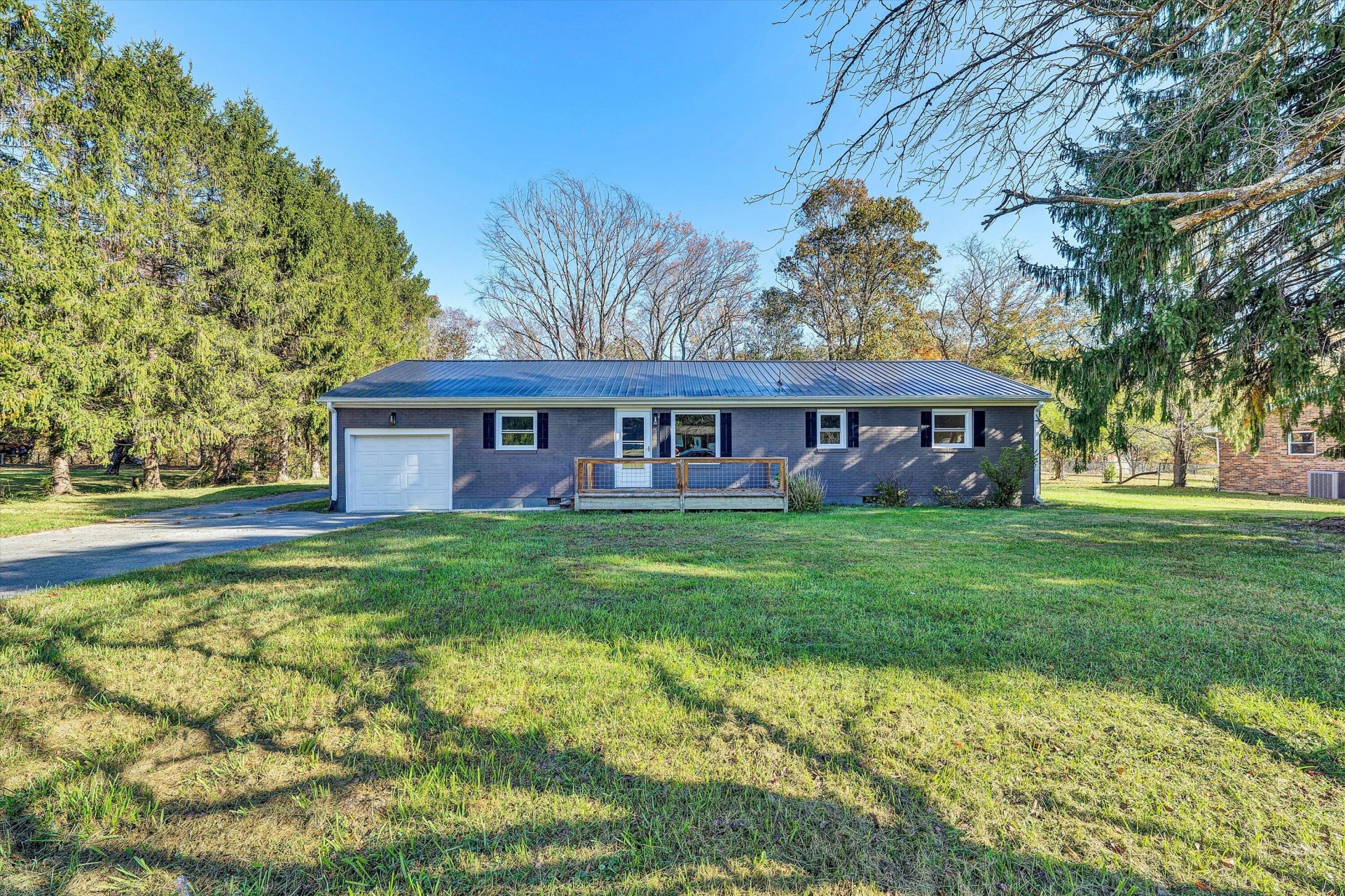 304 Broken Arrow LN
