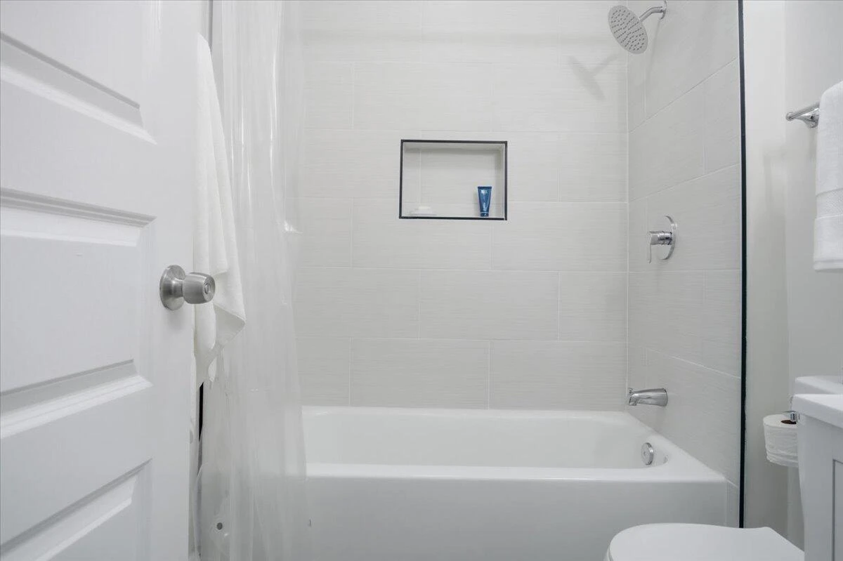 2110 Carroll AVE - Photo 12