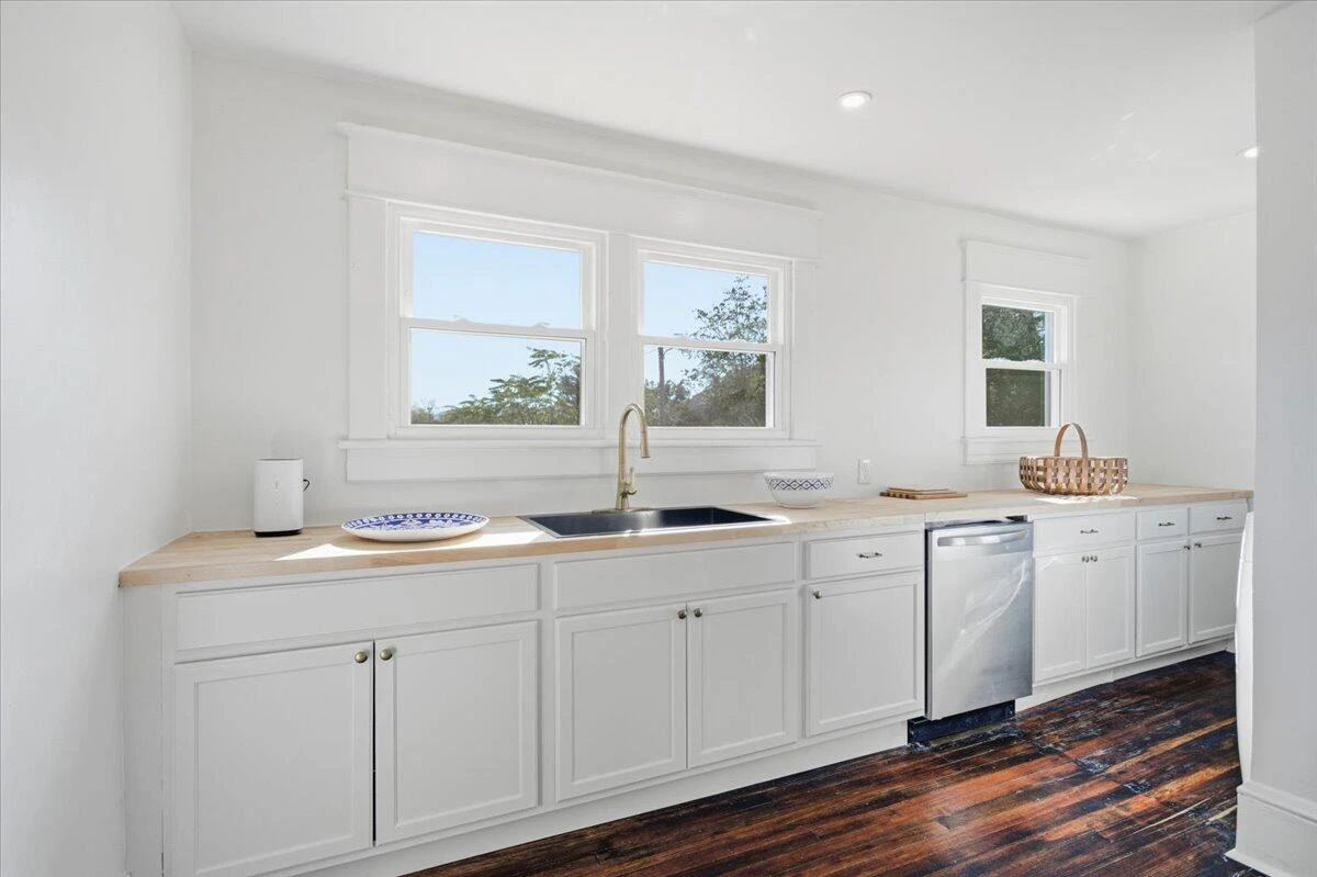 2110 Carroll AVE - Photo 18