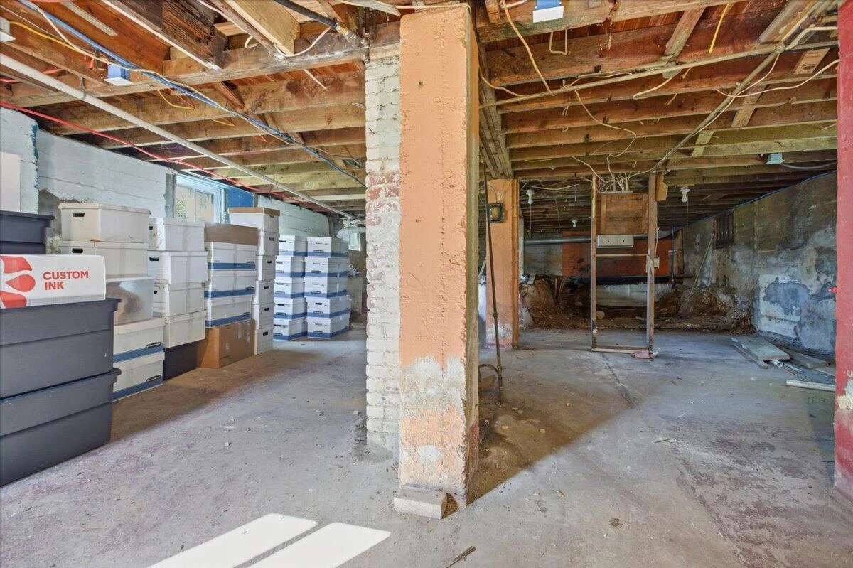 2110 Carroll AVE - Photo 21
