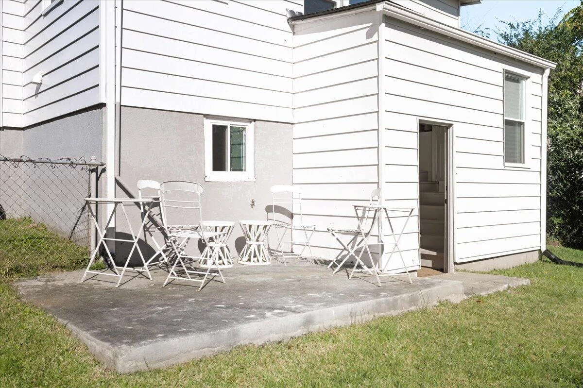 2110 Carroll AVE - Photo 24