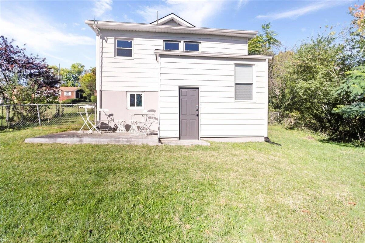 2110 Carroll AVE - Photo 25