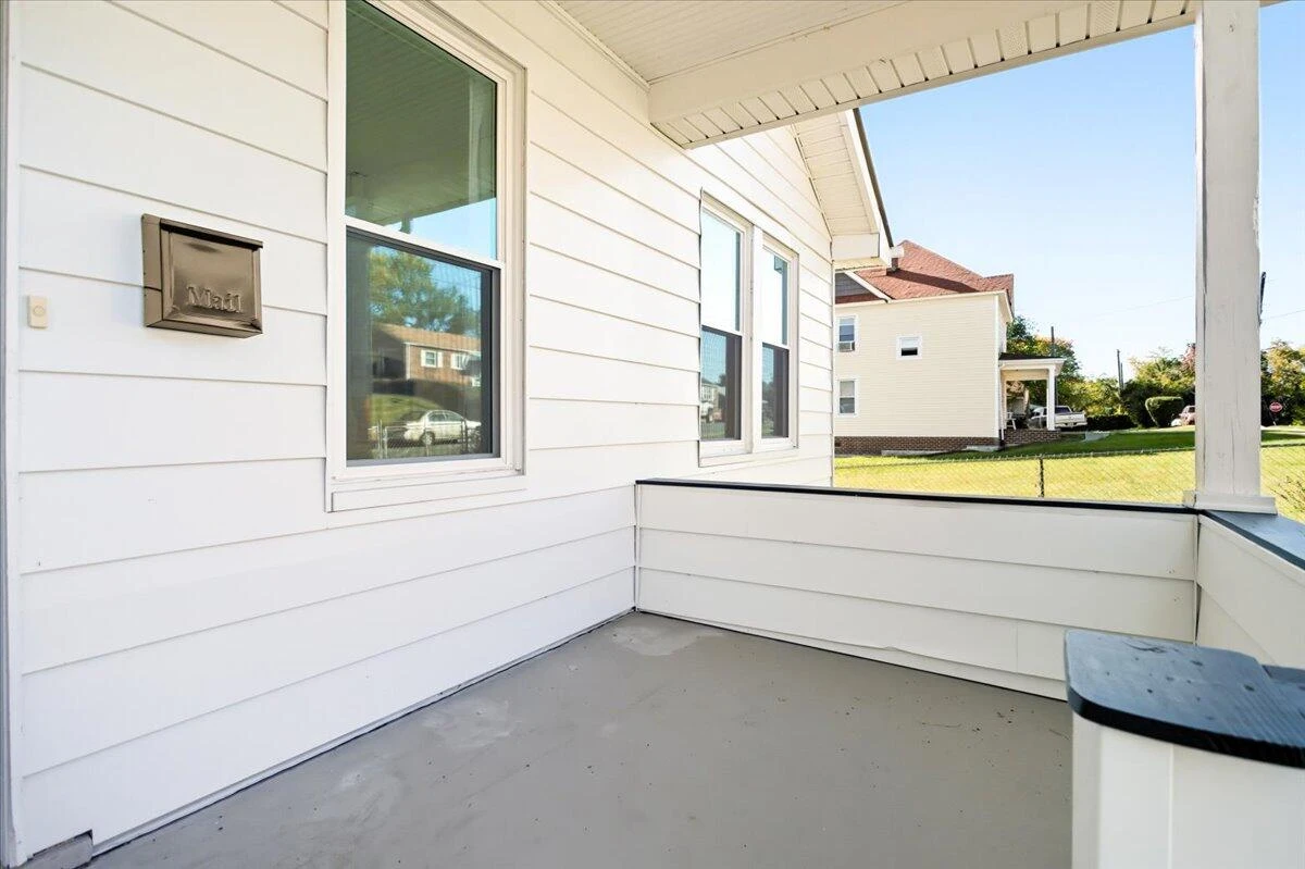 2110 Carroll AVE - Photo 5