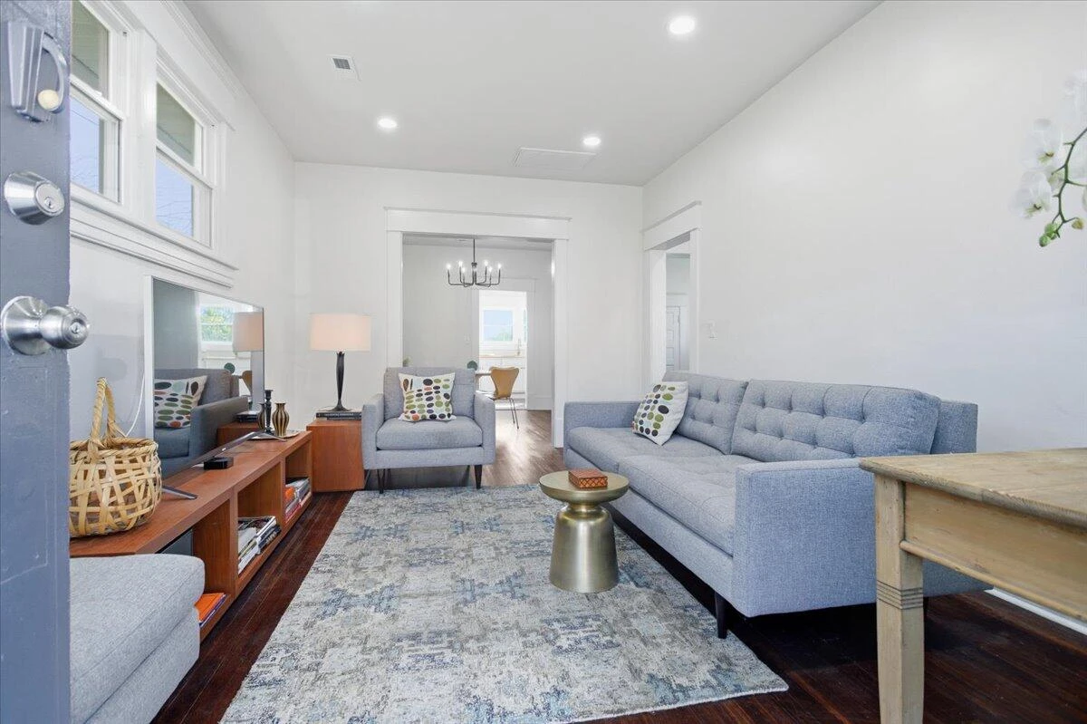2110 Carroll AVE - Photo 7