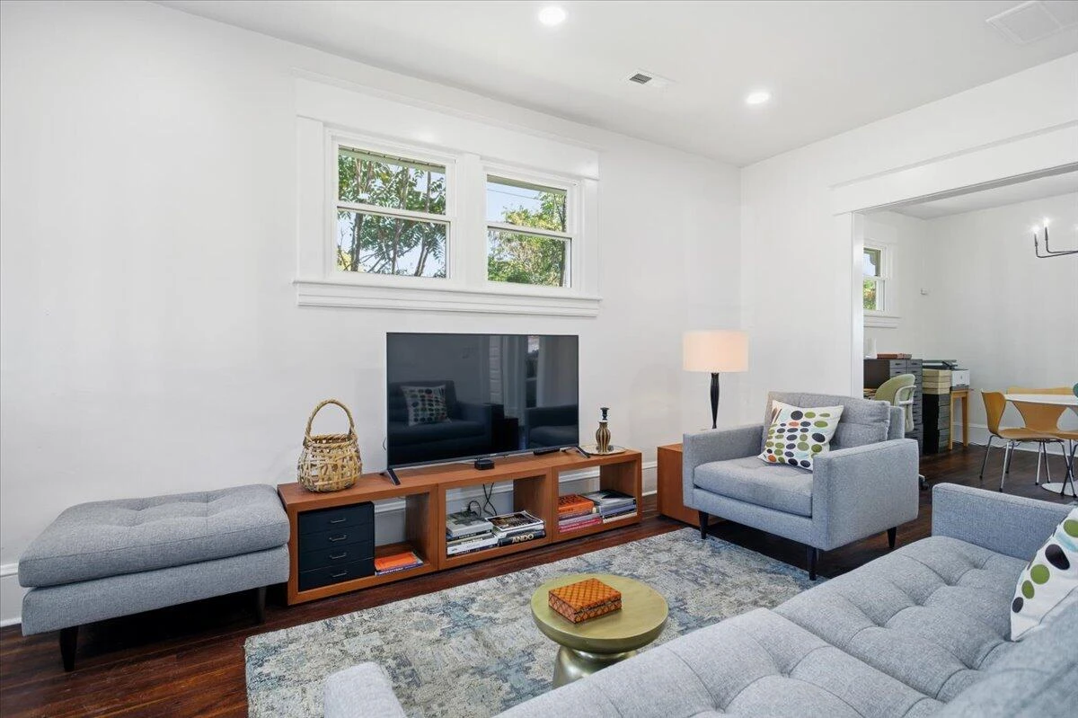 2110 Carroll AVE - Photo 8
