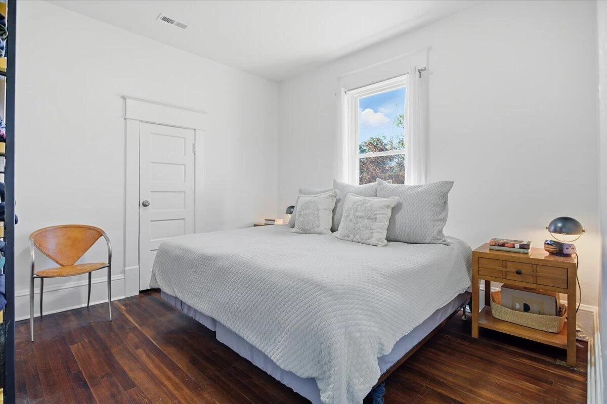 2110 Carroll AVE - Photo 10