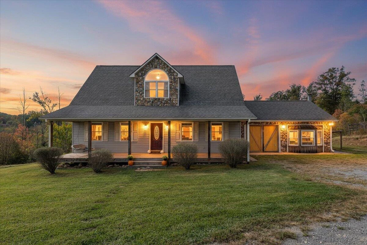 435 Suffolk LN