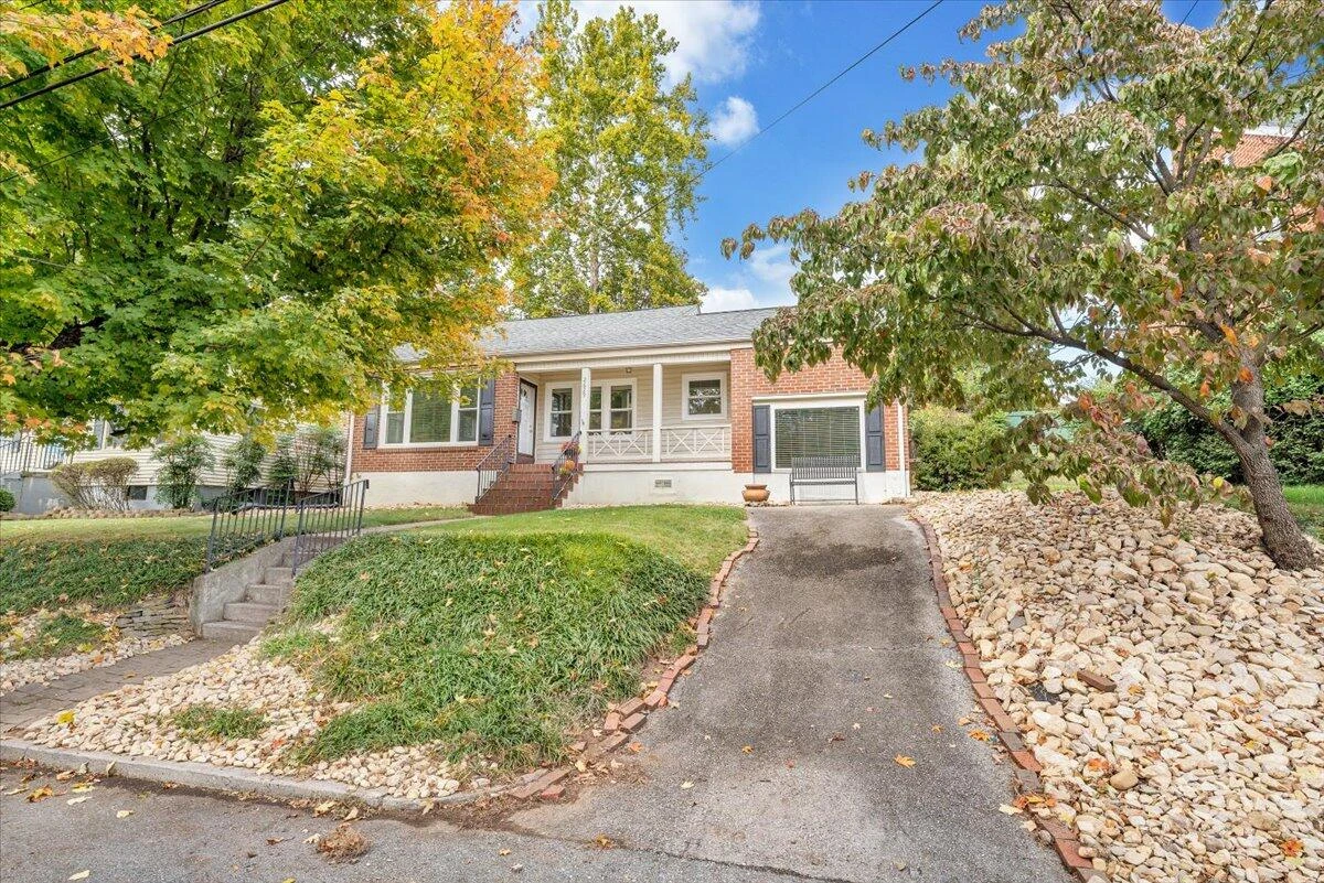 2629 Fairway DR - Photo 3