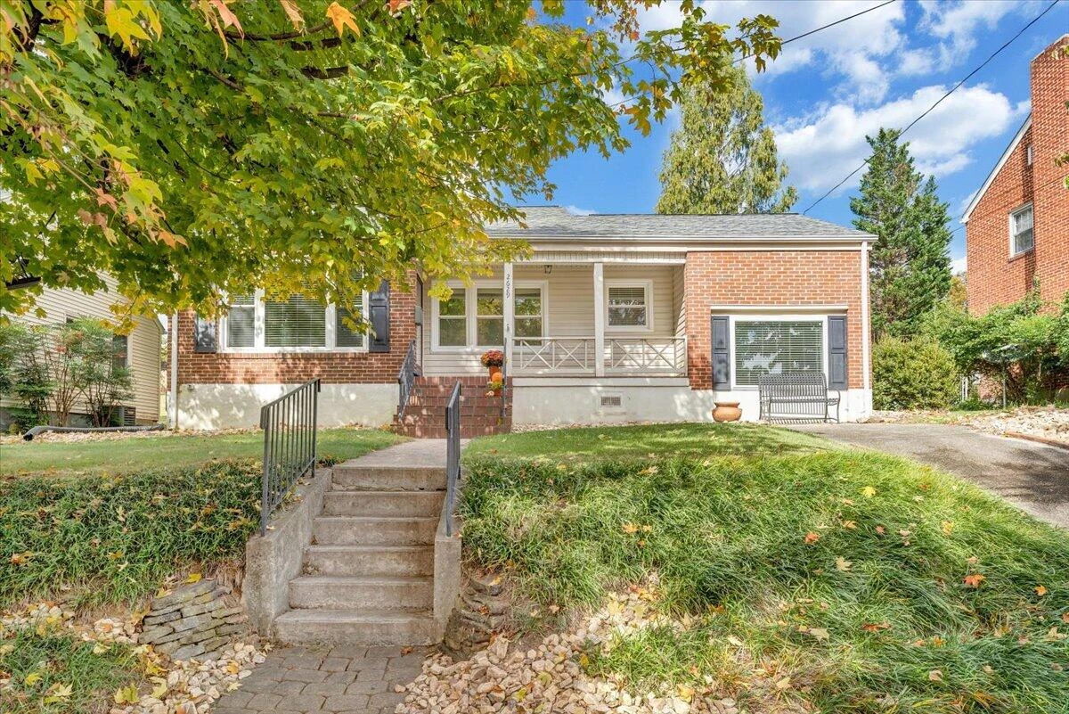 2629 Fairway DR - Photo 4