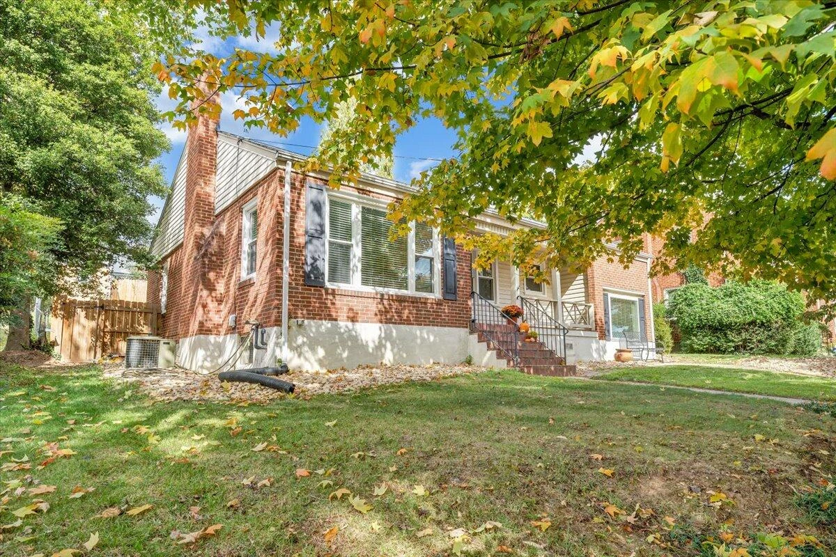 2629 Fairway DR - Photo 6
