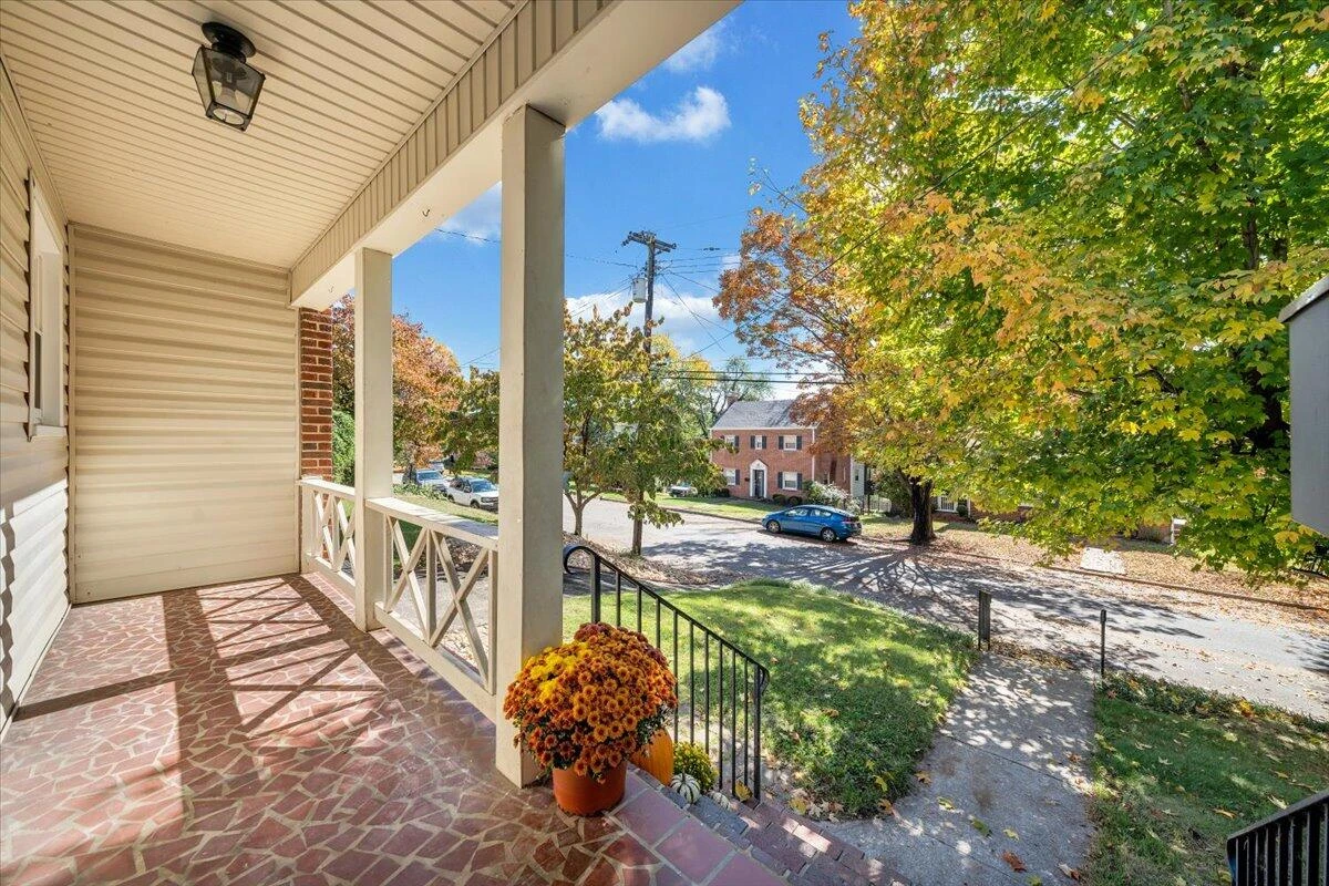 2629 Fairway DR - Photo 8