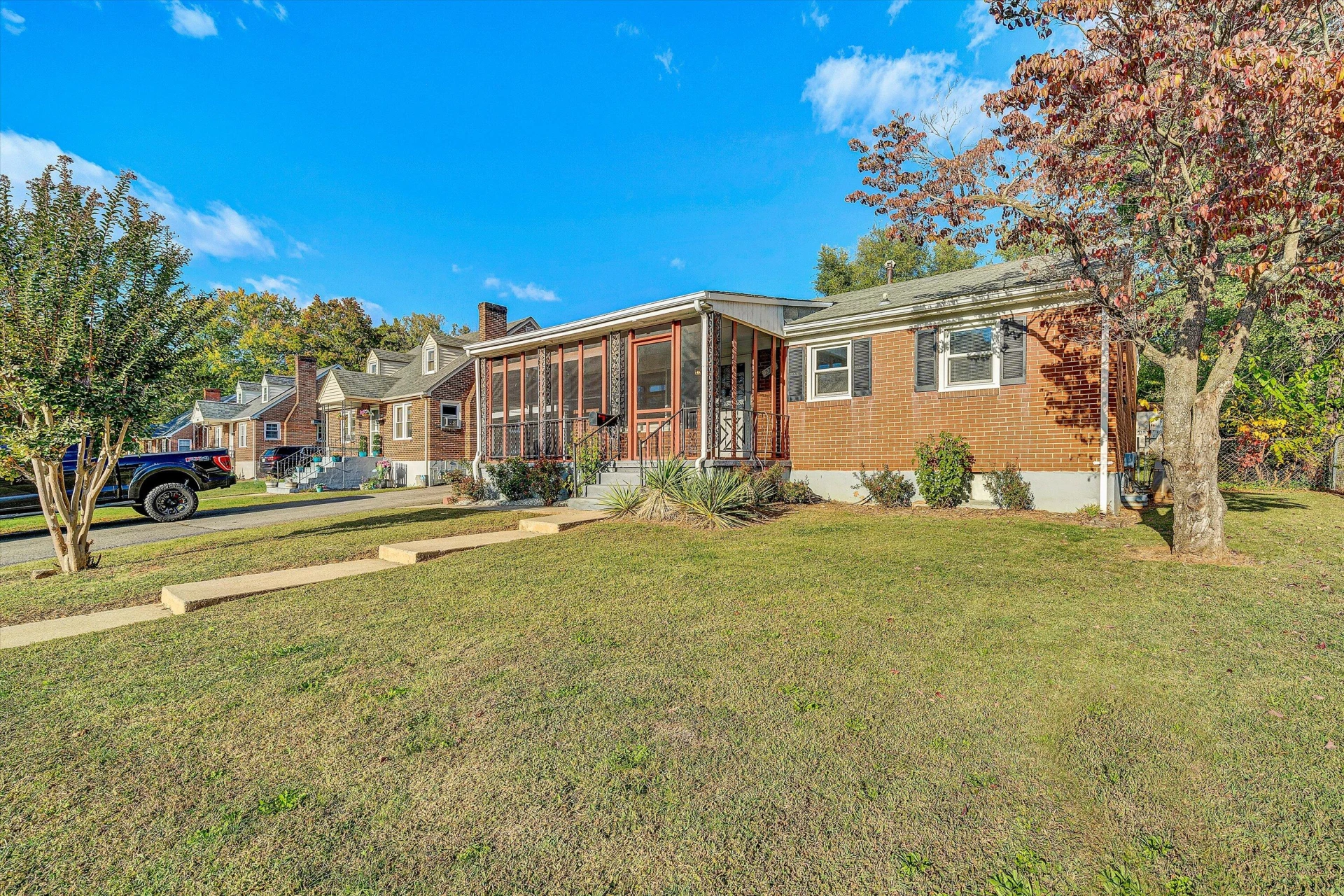 2741 Kennedy ST - Photo 2