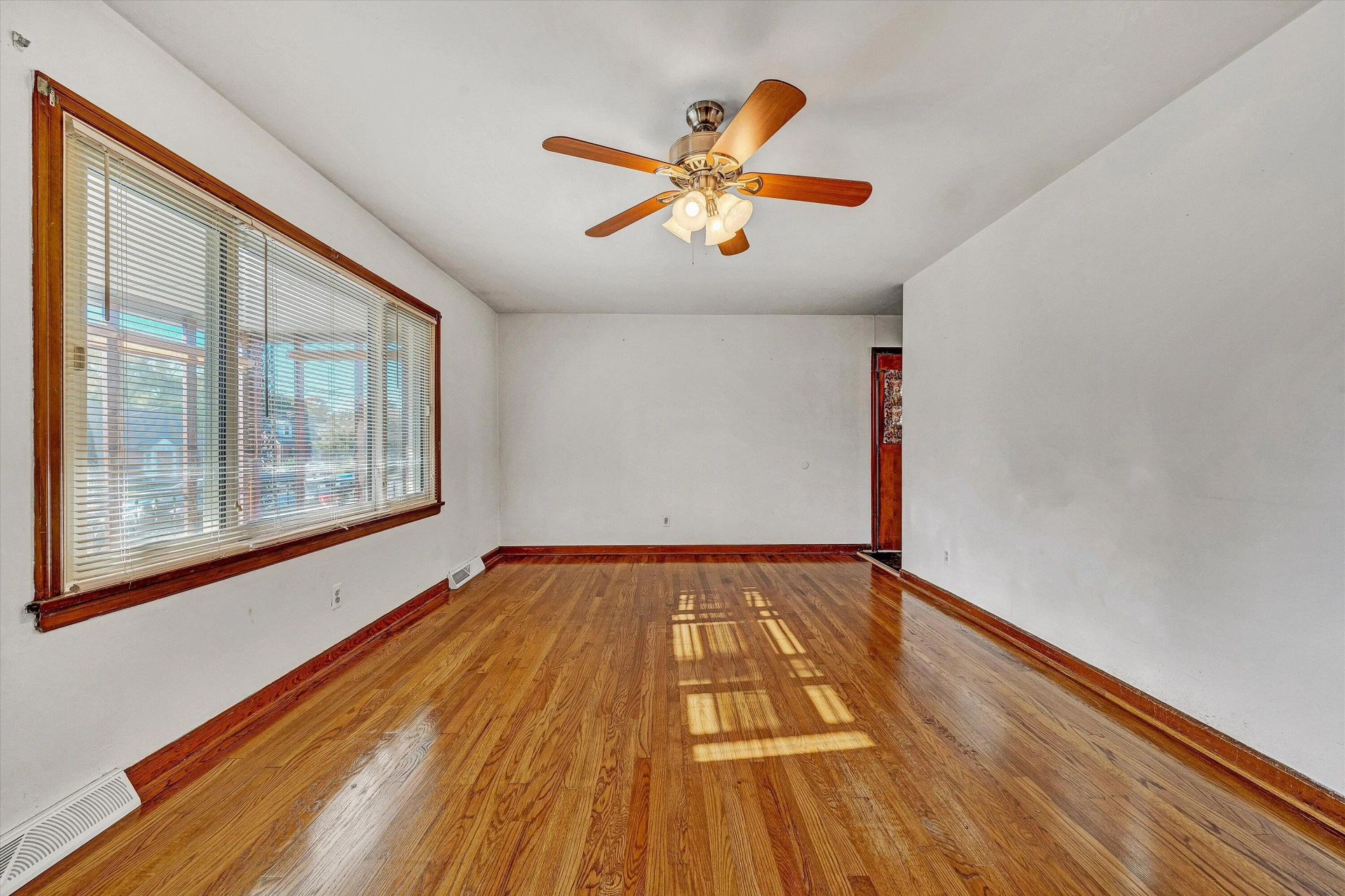 2741 Kennedy ST - Photo 5