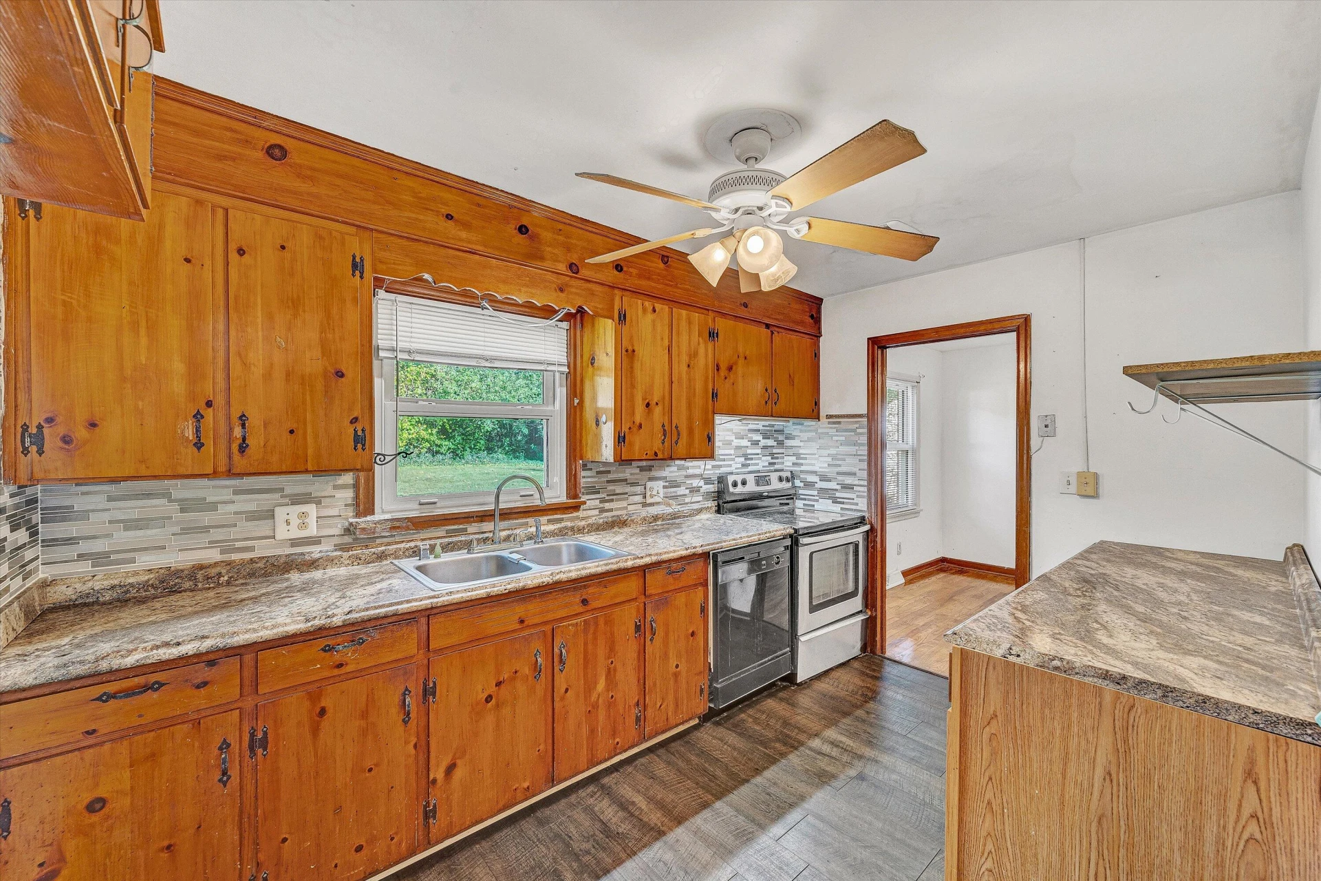 2741 Kennedy ST - Photo 9