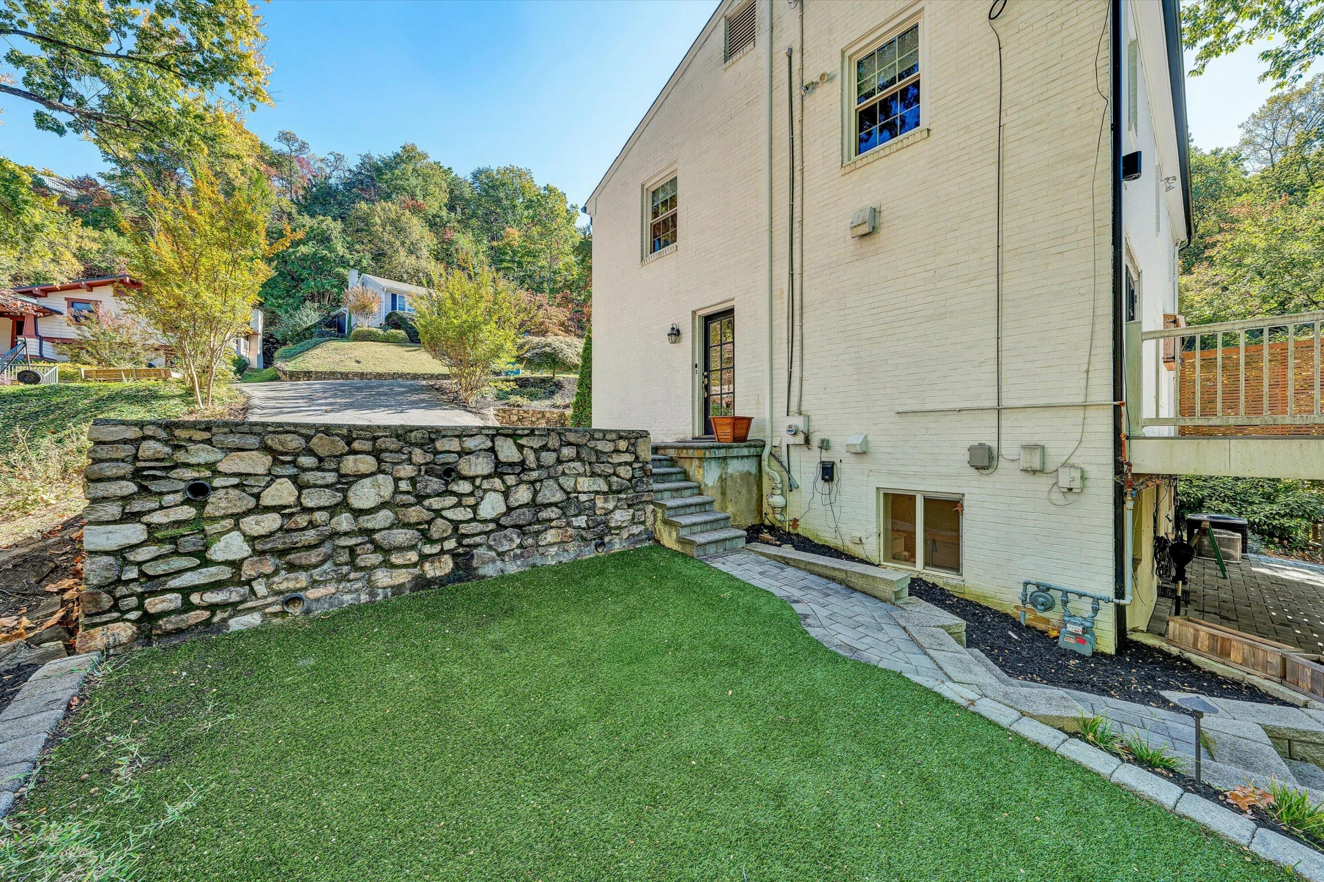 3033 Bancroft DR - Photo 28