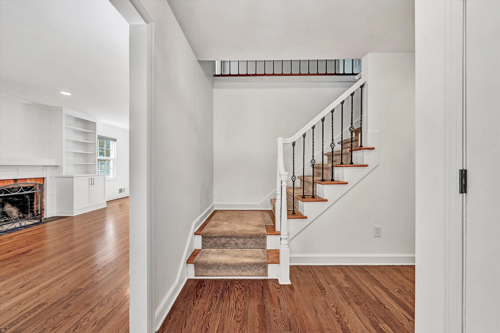 3033 Bancroft DR - Photo 12