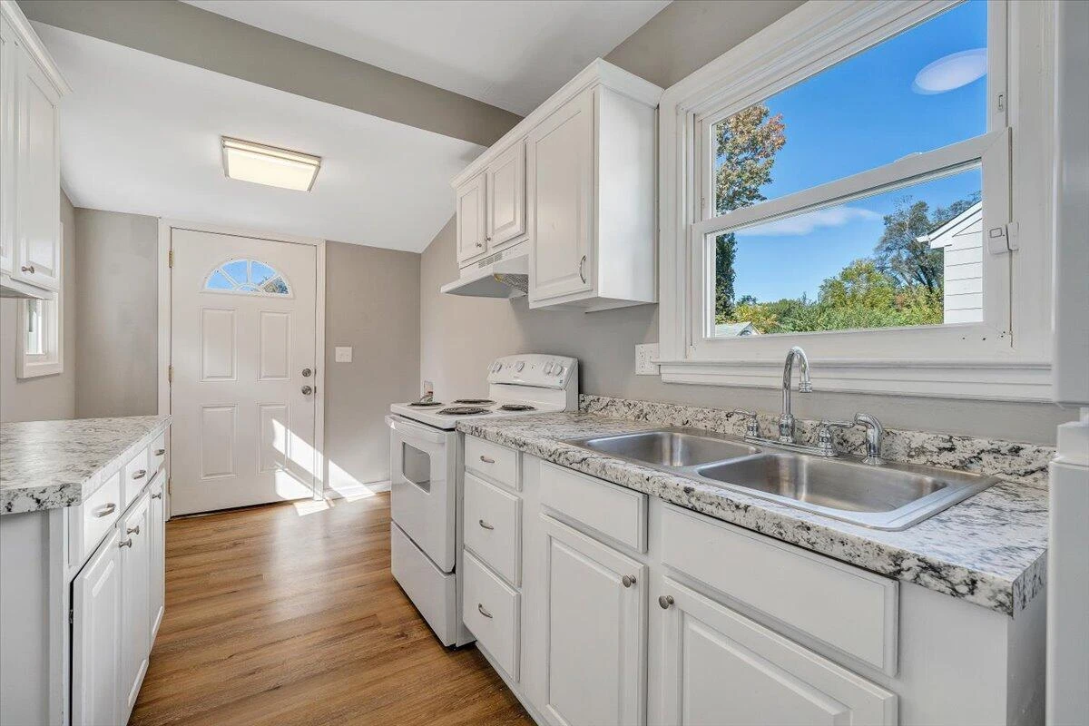 144 Courtney AVE - Photo 21