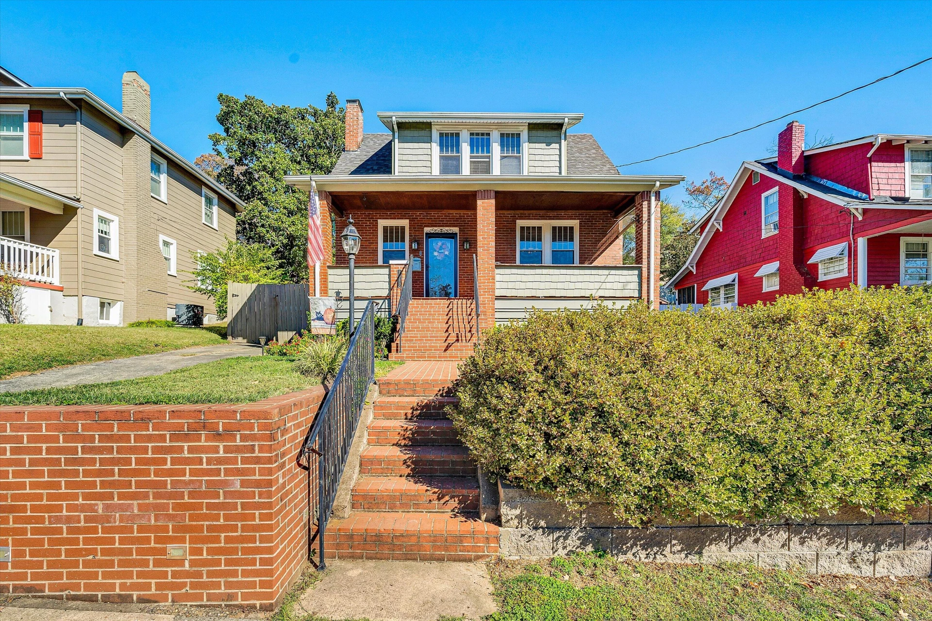 1013 Howbert AVE