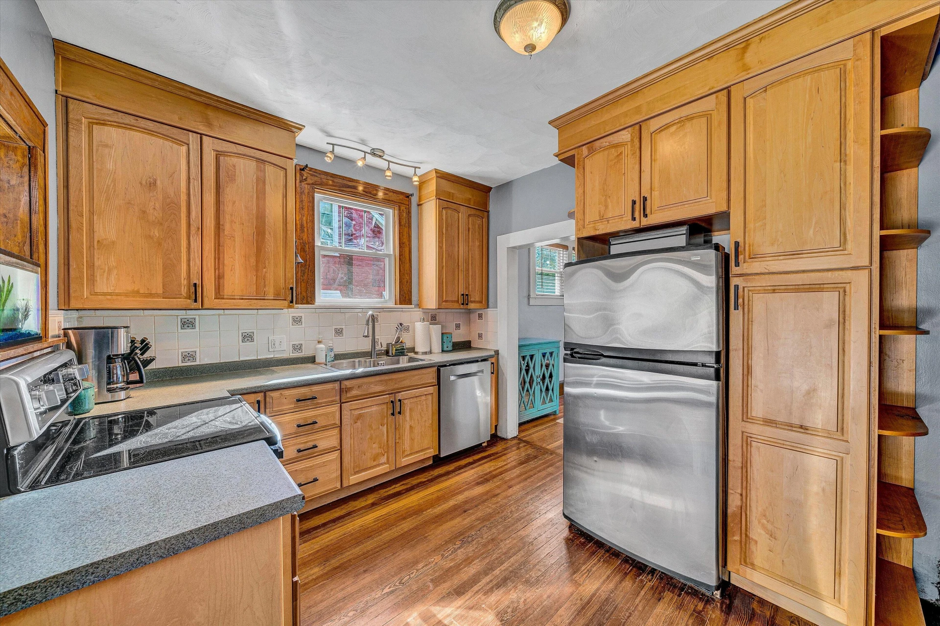1013 Howbert AVE - Photo 13