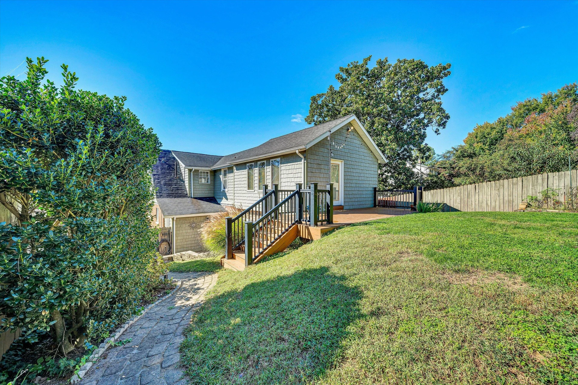 1013 Howbert AVE - Photo 22