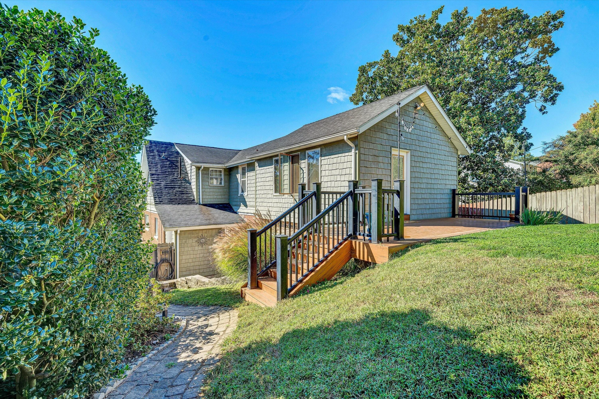1013 Howbert AVE - Photo 26