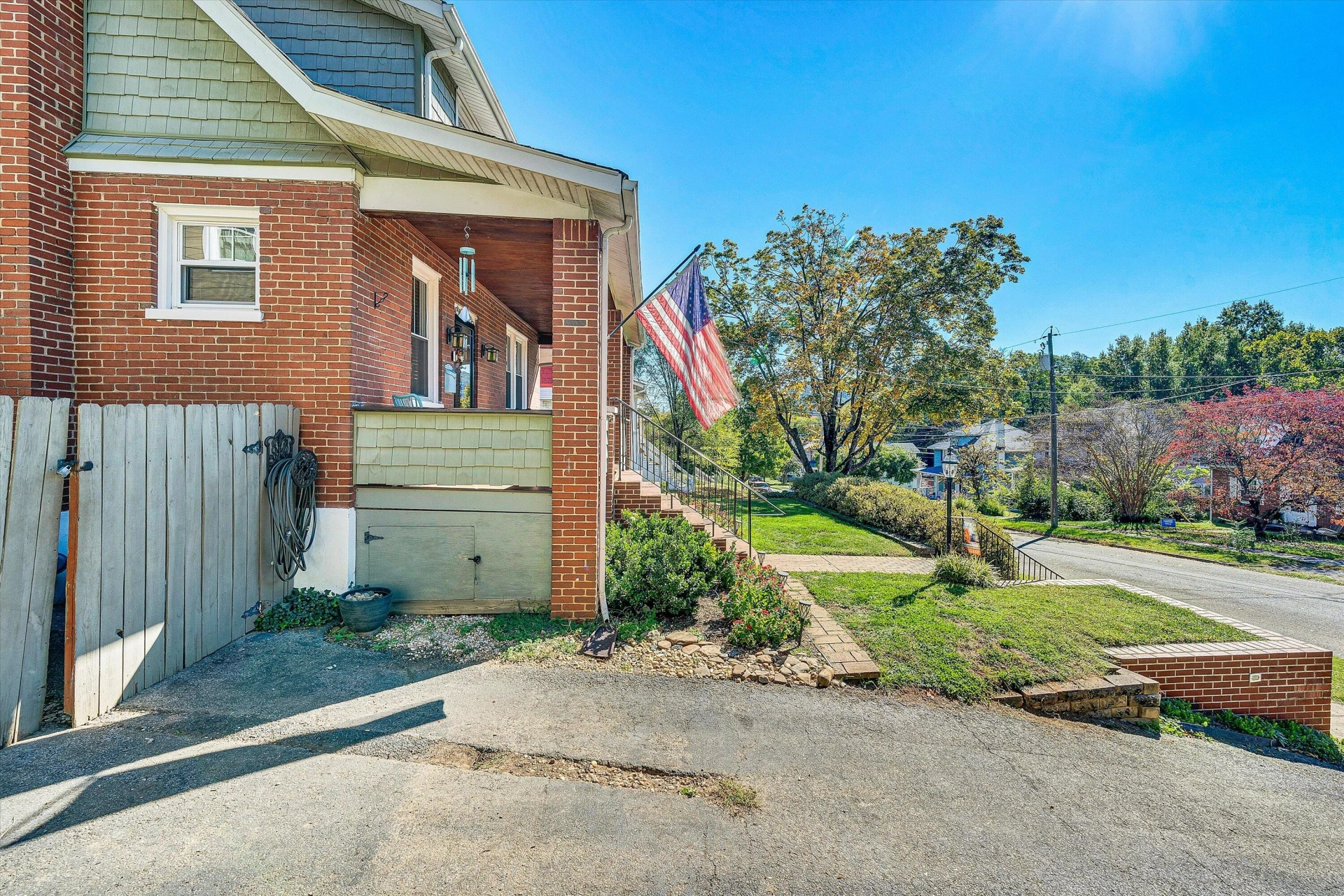 1013 Howbert AVE - Photo 5