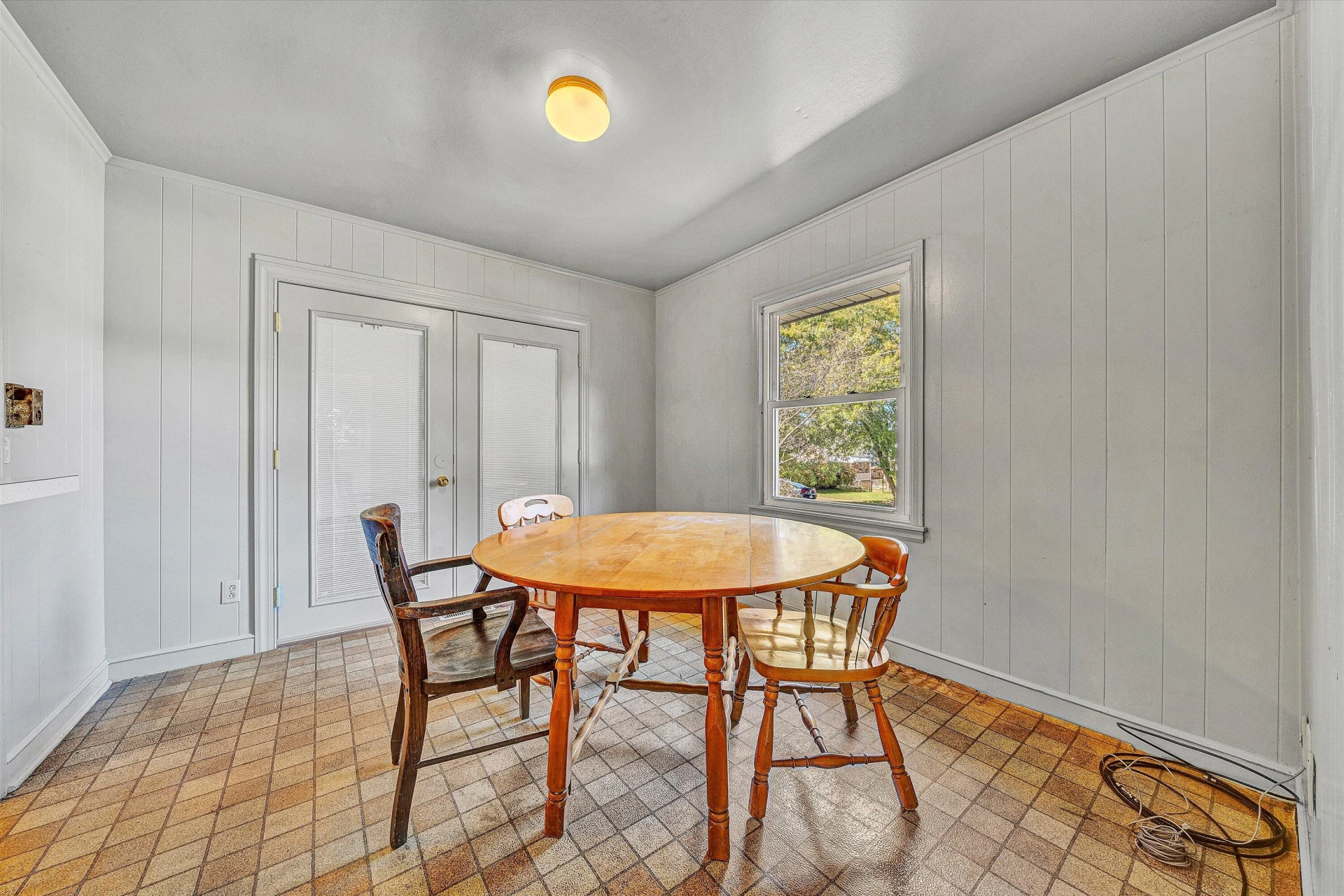 1602 Maiden LN - Photo 14