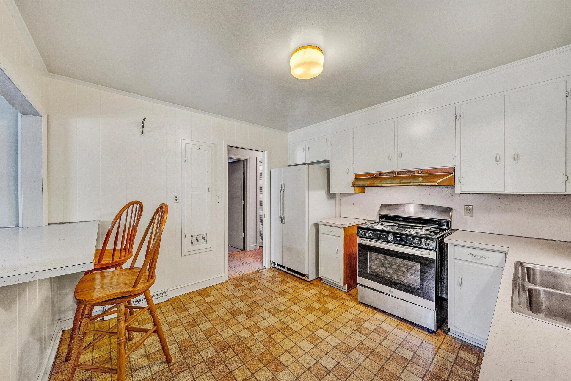 1602 Maiden LN - Photo 16