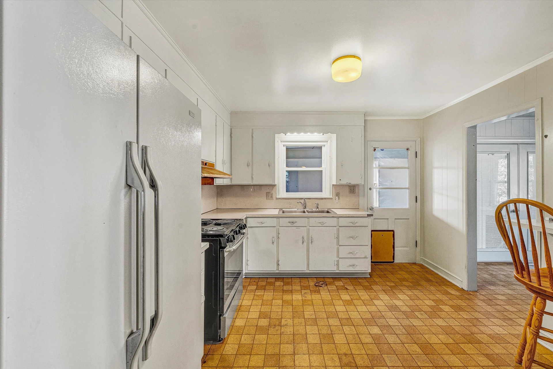 1602 Maiden LN - Photo 17