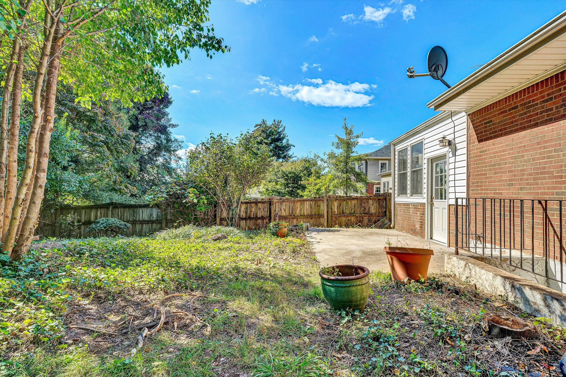1602 Maiden LN - Photo 34
