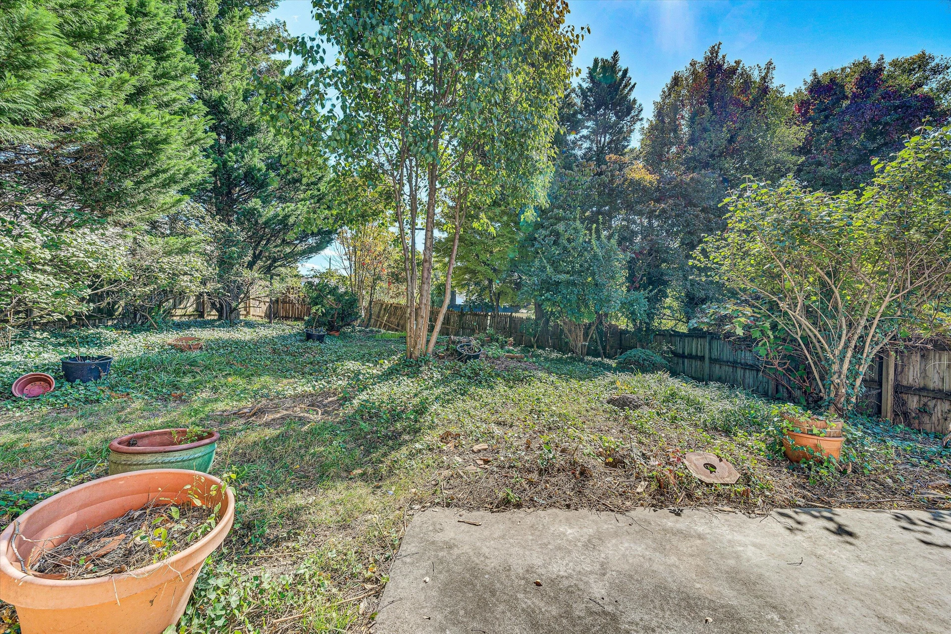 1602 Maiden LN - Photo 37