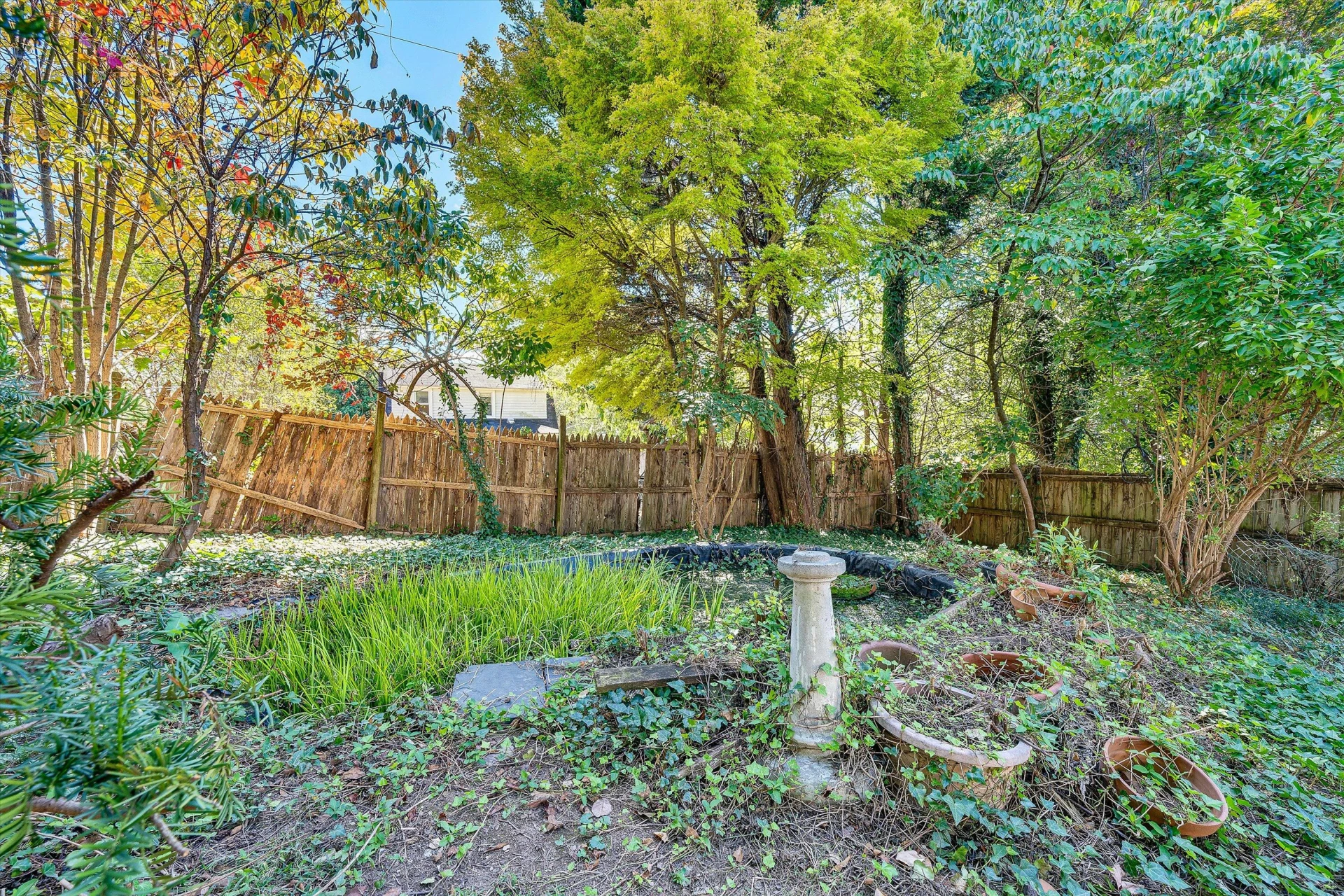 1602 Maiden LN - Photo 38