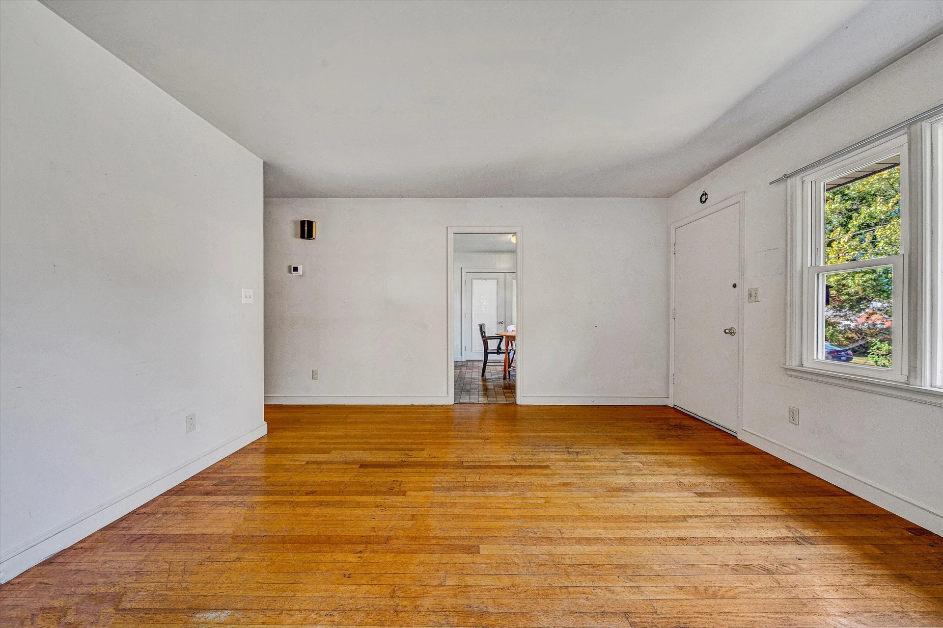 1602 Maiden LN - Photo 8