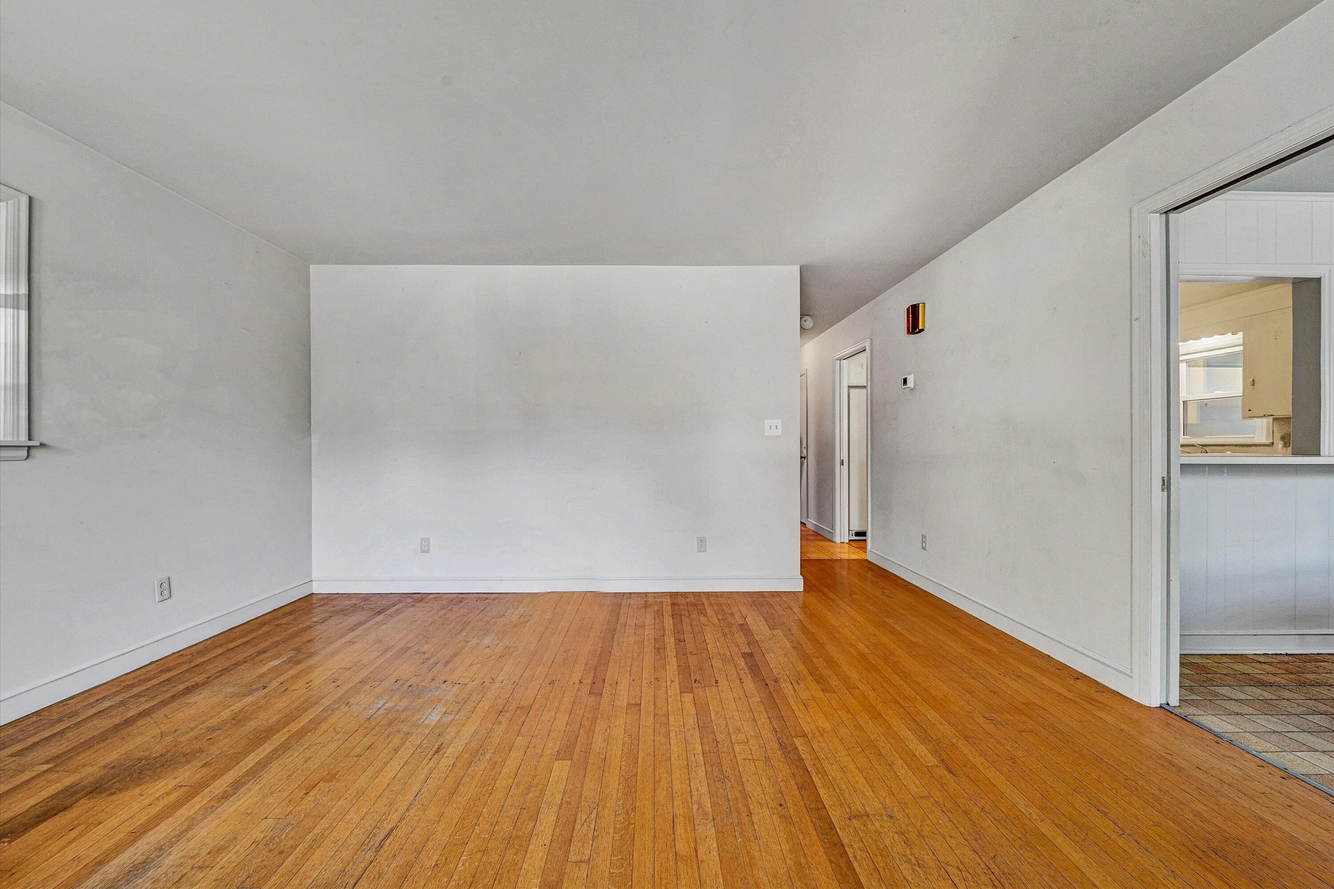 1602 Maiden LN - Photo 9